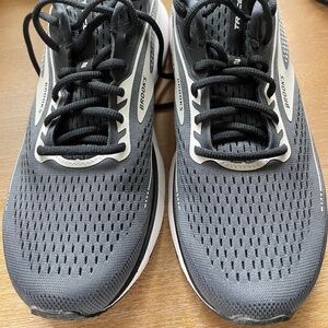 Brooks Running Shoe Size 9.5 Black
